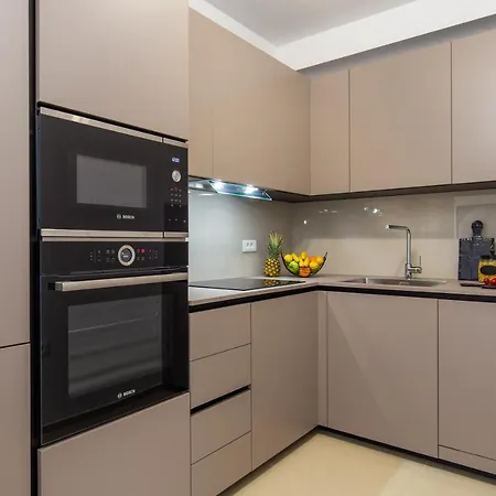 Val * Pjescana Uvala