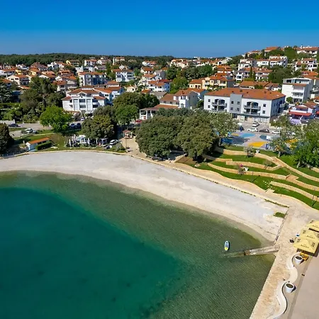 Val * Pjescana Uvala