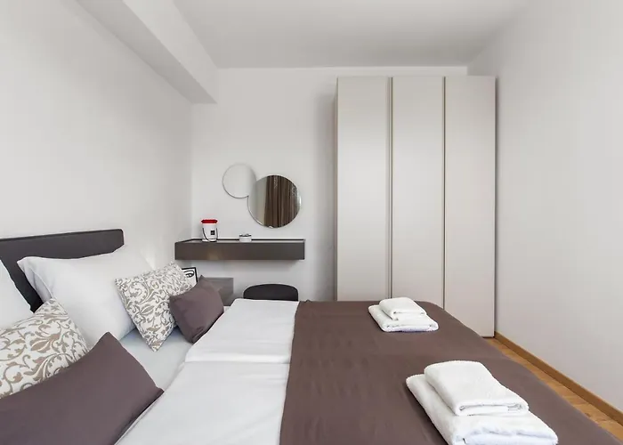 Val Διαμέρισμα Pjescana Uvala