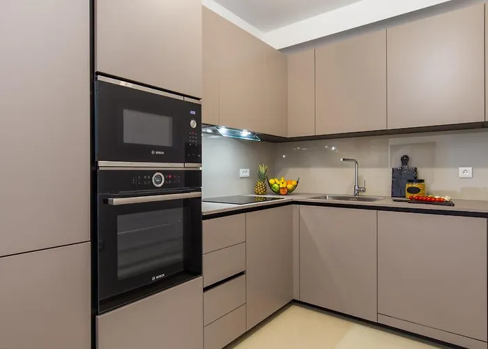 Val * Pjescana Uvala